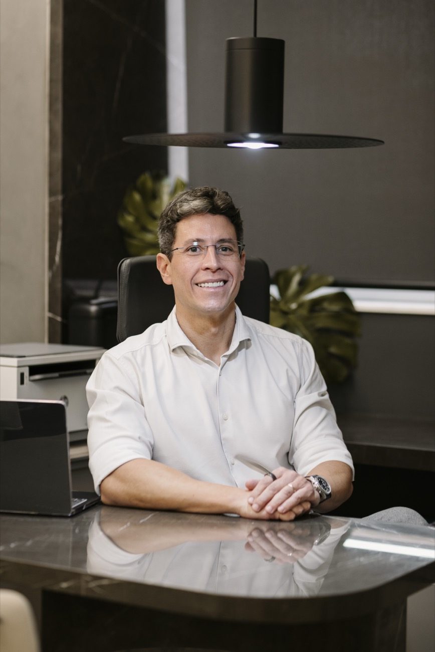 Dr. Carlos Trindade